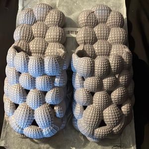 Massage Ladies Grey Slip-on bubble shoes